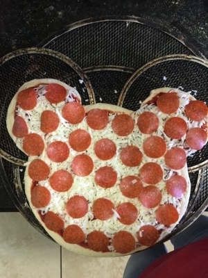 Pizza Xtreme Mickey Mouse pizza.