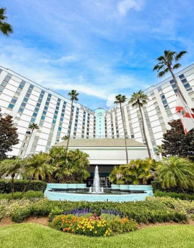 The exterior of Rosen Plaza hotel in Orlando.