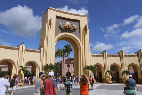 The tall arched entryway of Universal Studios Florida.